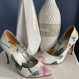 TED BAKER Floral Print Pumps size 38 signs of wear